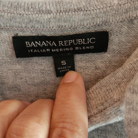 Banana Republic Long Sleeve Hooded Gray Wood Blend Sweater Pullover Womens Small - Picture 3 of 4